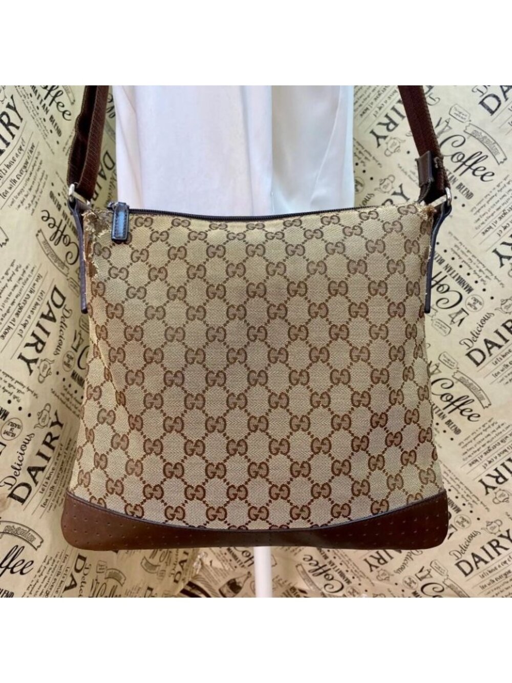 ★SOLD★ Gucci Shoulder Bag GG Canvas Crossbody Brown Perforated - Picture 2 of 16